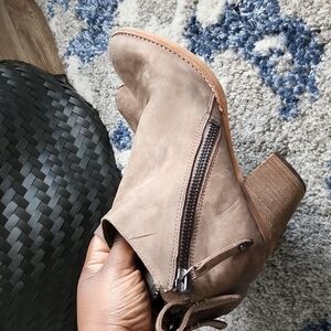 Dolce Vite ankle booties